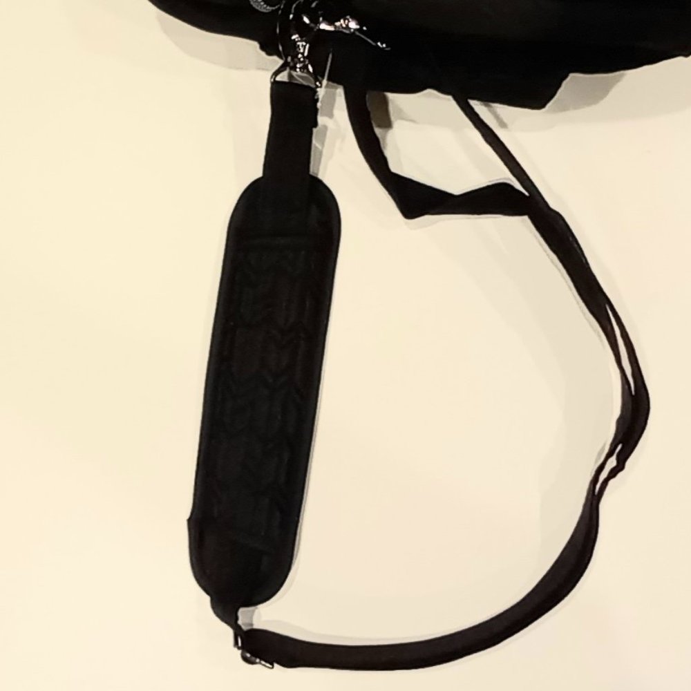 LUG Puddle Jumper Duffel Bag in Brushed Black New - Picture 10 of 14